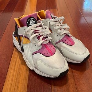 Nike Air Huarache. Light Bone/University Gold/Black/Lethal Pink. Size 13. SZ13